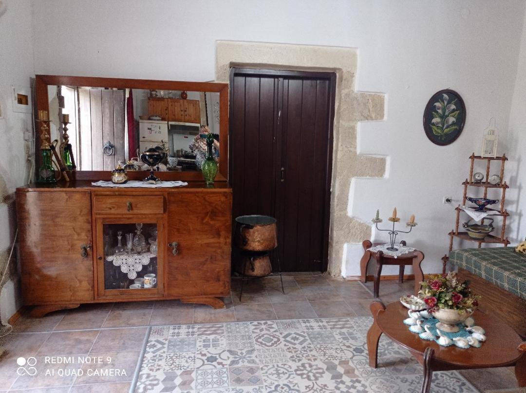 Traditional House Maria Azoyiras Экстерьер фото
