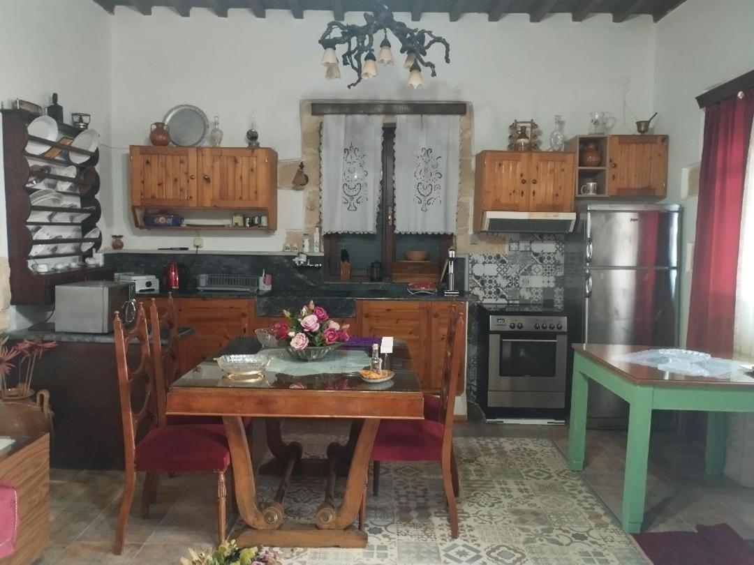 Traditional House Maria Azoyiras Экстерьер фото